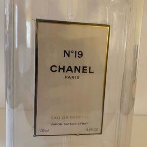 Number 19 Chanel Paris